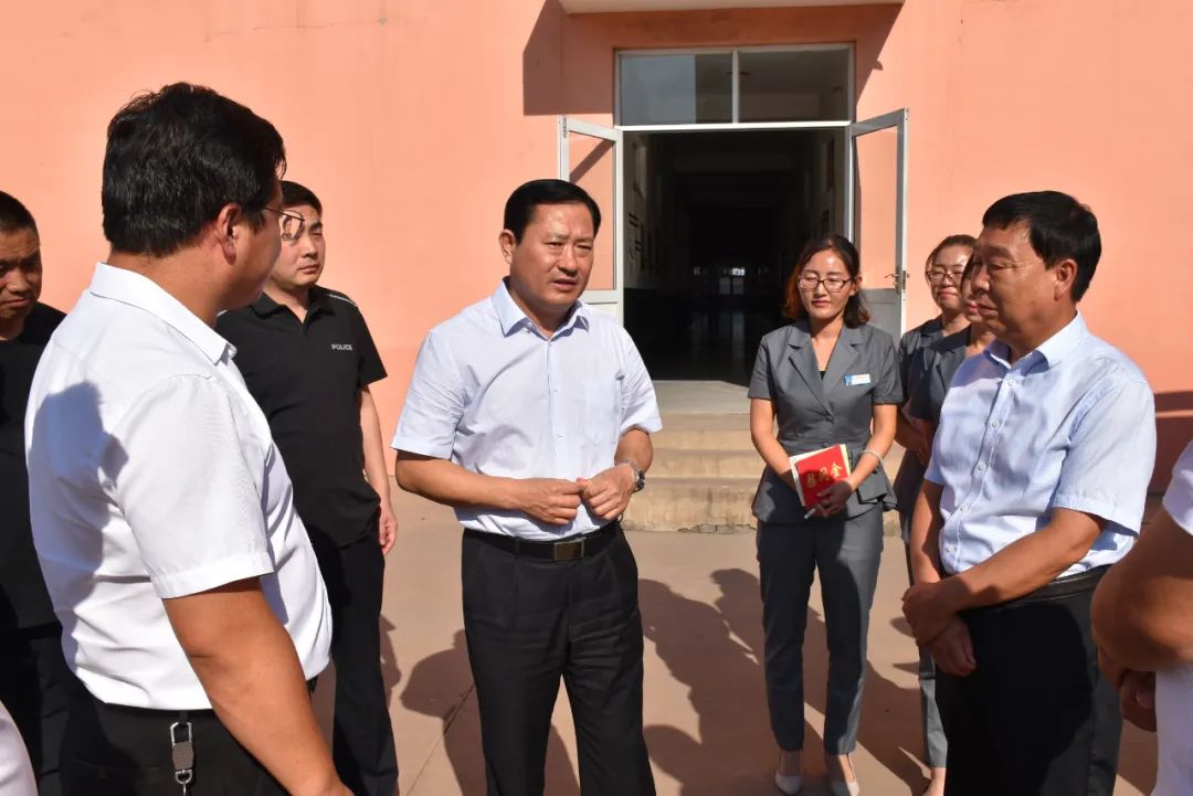 市委书记下乡视察乡办小学,市委书记到乡镇小学视察全集