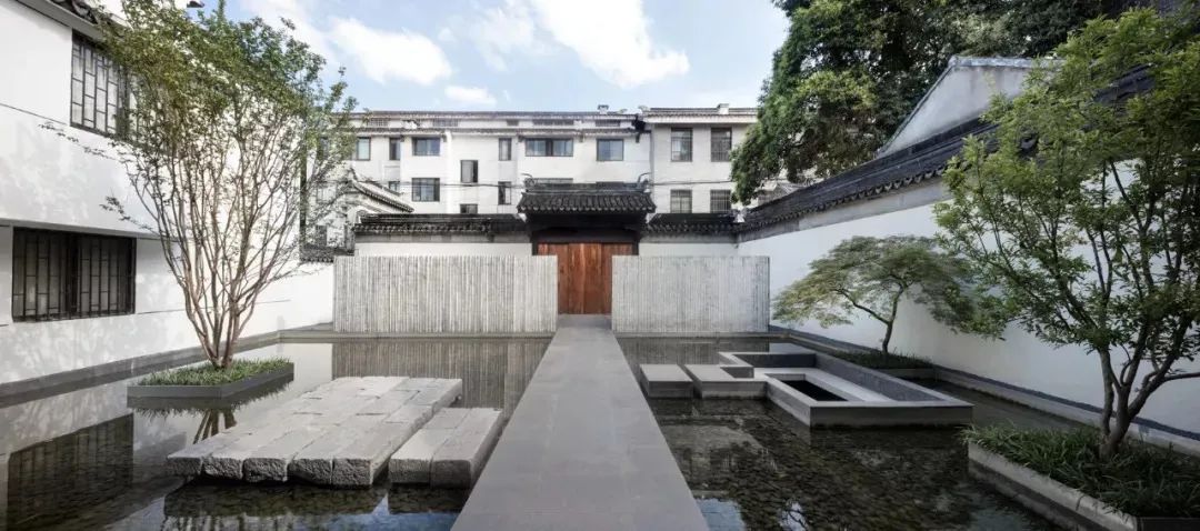 凭借一家%Arabica门店获得2020建筑界奥斯卡大奖，青山周平这次又出手了