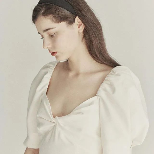 jennie最新配饰,jennie蝴蝶结半扎发