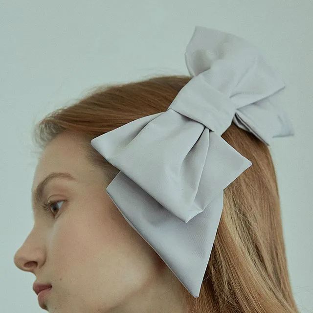 jennie最新配饰,jennie蝴蝶结半扎发