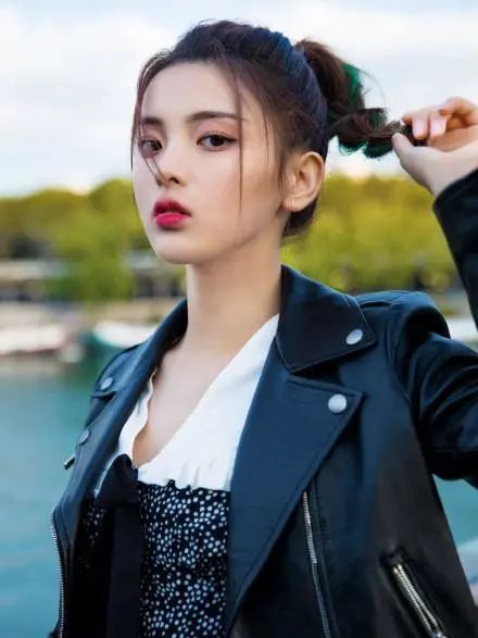 最新秋季穿搭攻略一件卫衣就够了,初秋穿搭秋冬卫衣