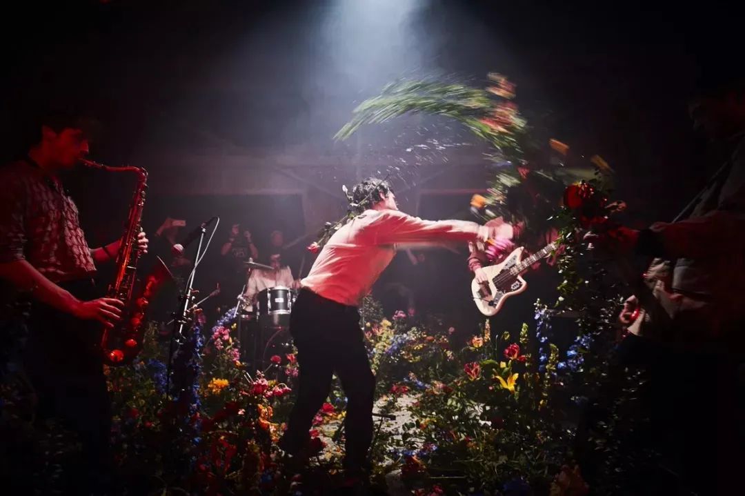 他是日本著名“花花公子”，拈花惹草只为极致的美