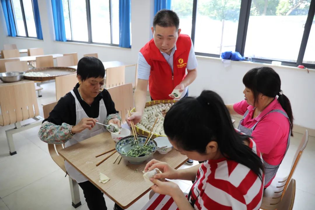 暖心！安顺燃气送“福气”啦