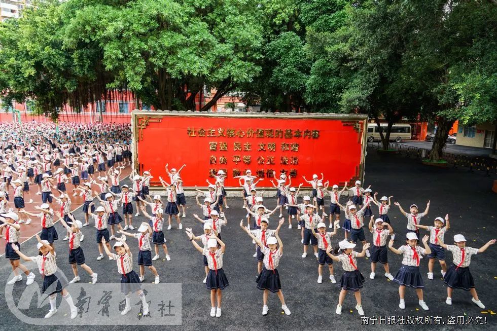 “内外兼修”擦亮城市底色“春风化雨”涵养文明风尚——南宁市坚持创建为民创建惠民打通城市基层治理“最后一公里”