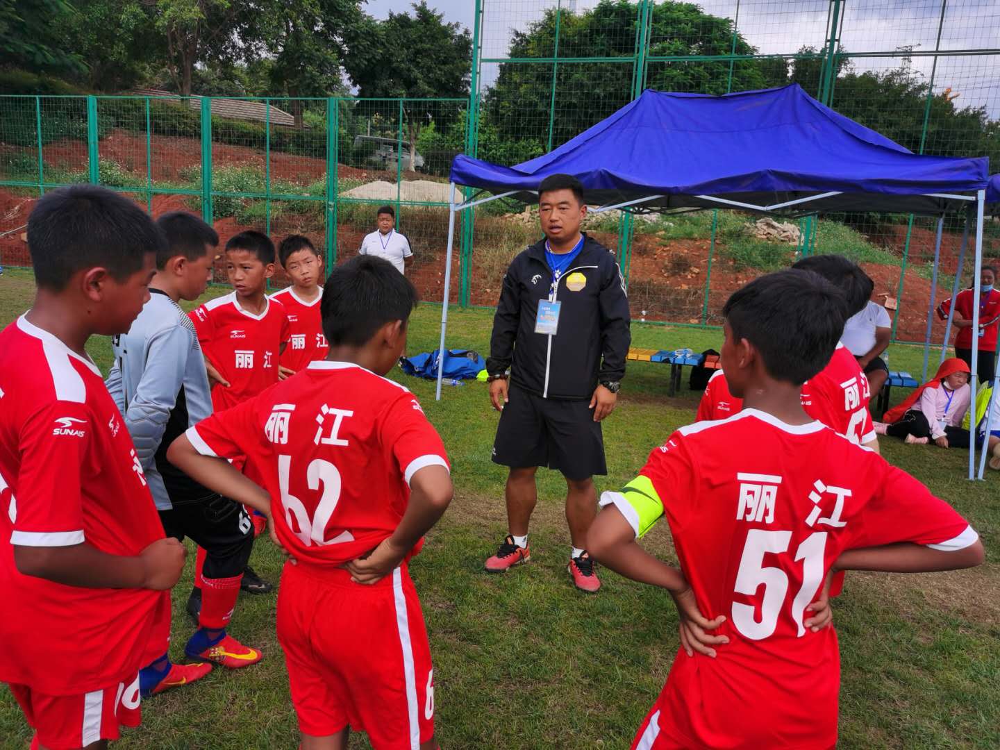 云南丽江少年足球队员,6支足球队代表丽江参赛