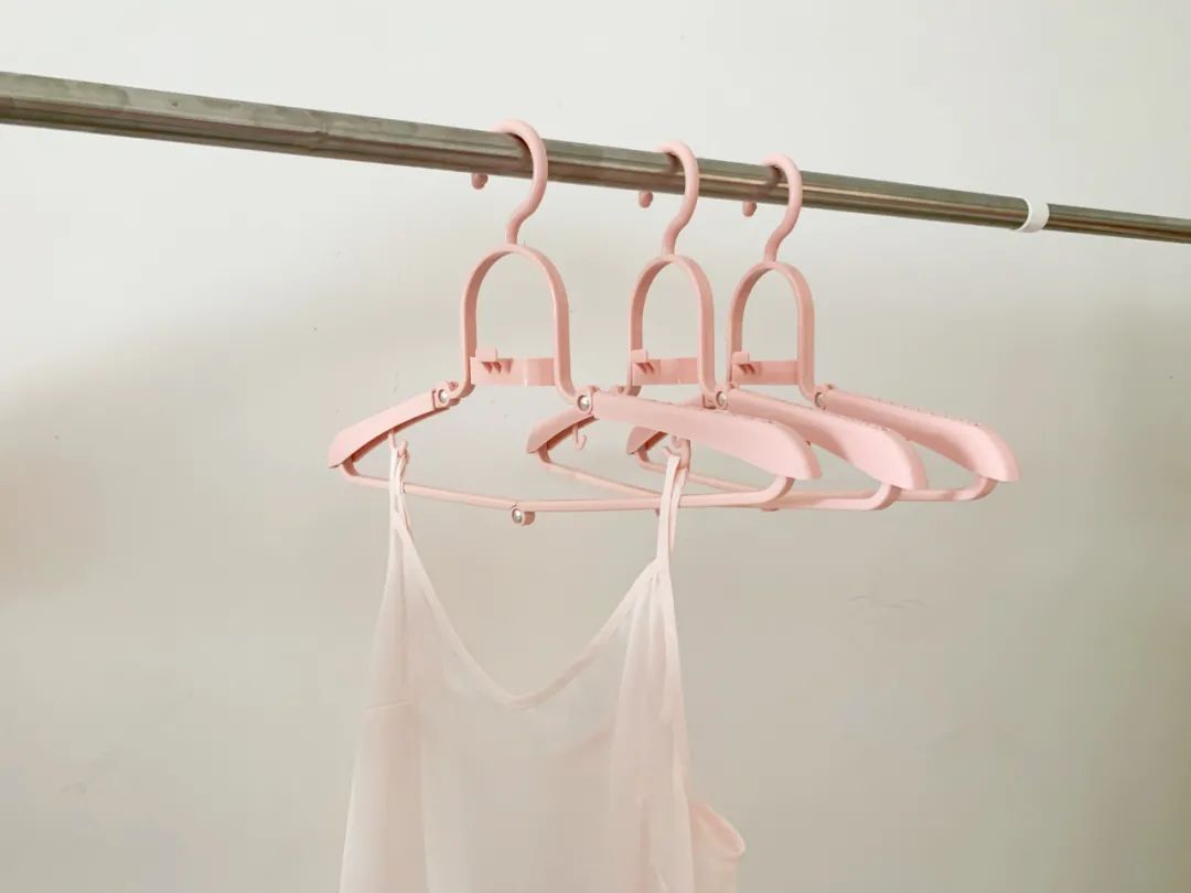 多功能可伸缩折叠衣架省空间,又方便又省空间的折叠衣架