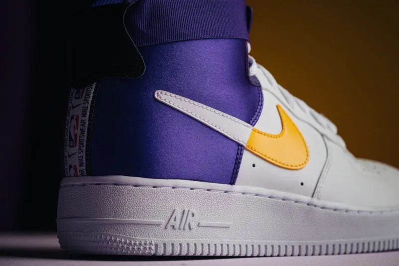 “湖人冲冲日”被割韭菜！4千买湖人Dunk半月暴跌1500！最惨的是...