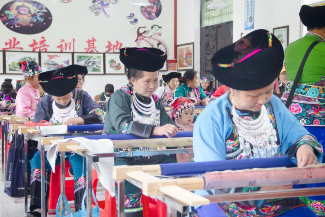 湘西苗绣石佳,苗绣传承人石佳