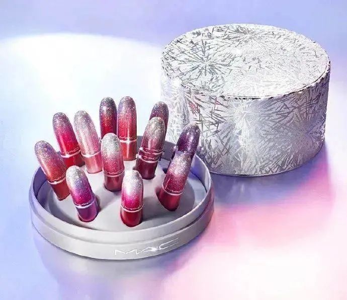 “名媛”连二手*袜丝**都要拼单？她们会喜欢2020圣诞大牌彩妆吗？