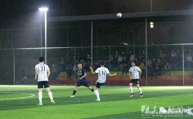 绿茵场上的足球比赛,夹江杯足球比赛