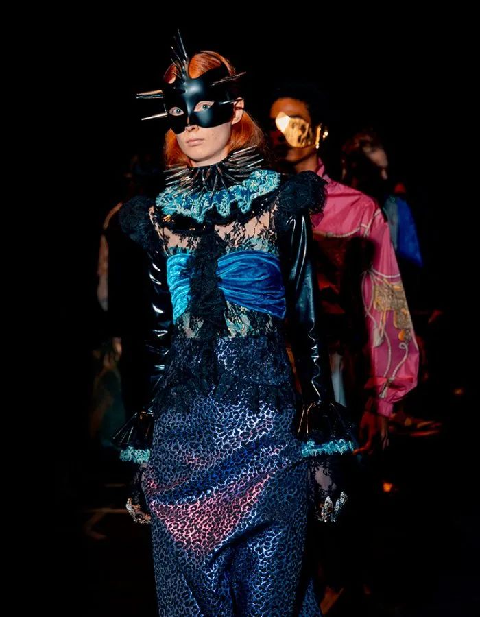 连吴赫都偏爱的「面具」,原来早就成为时装秀场的常客