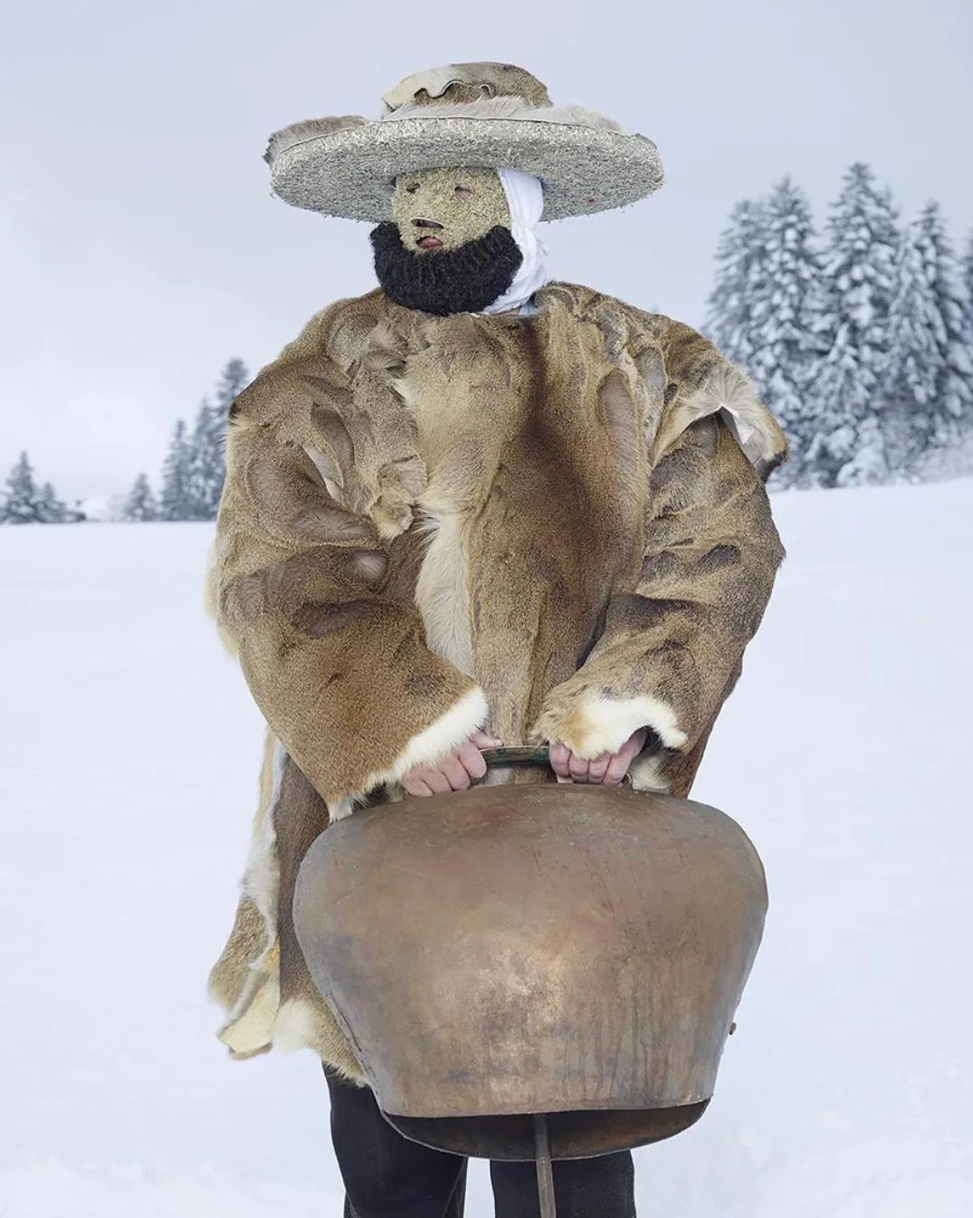 连吴赫都偏爱的「面具」,原来早就成为时装秀场的常客