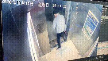 男子因情感纠纷居然拿“武士刀”威胁前女友，还叫人来强行撬门……