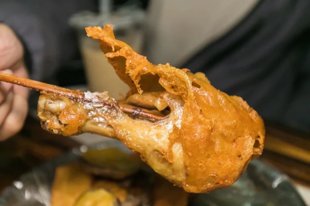 覆盖5个区，这7家“又小又旧”的炸串店，抚慰了不少深夜打工人