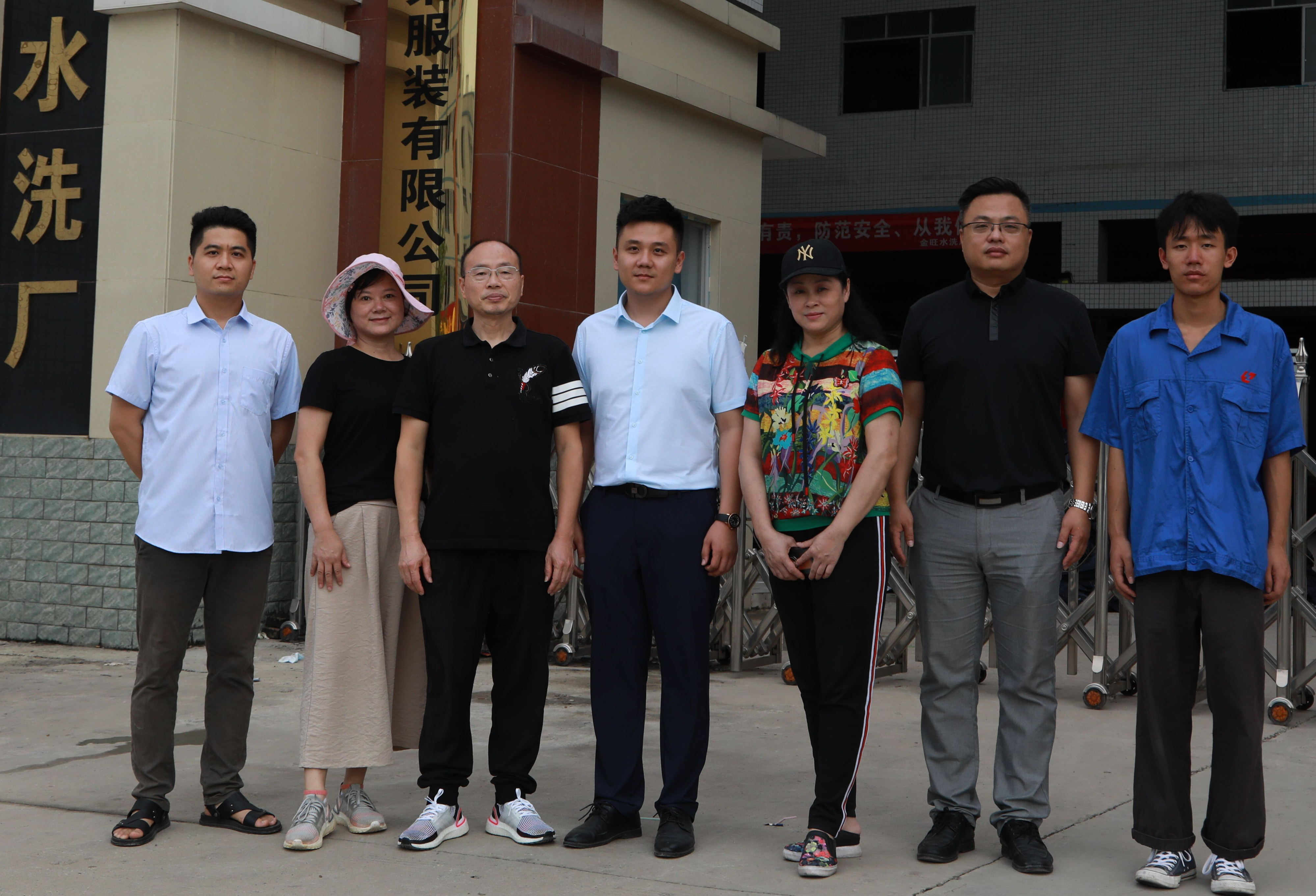 最“豪”女教师-——记柳州市首届“教书育人道德模范”许明教授