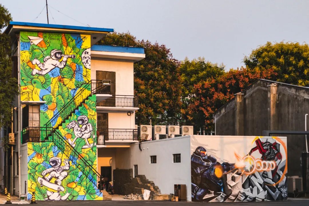 篮球场绿茵场,虹口足球场附近有篮球场