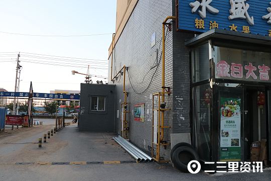 危险！!!公主岭银河佳苑小区天然气管道竟被电线缠绕