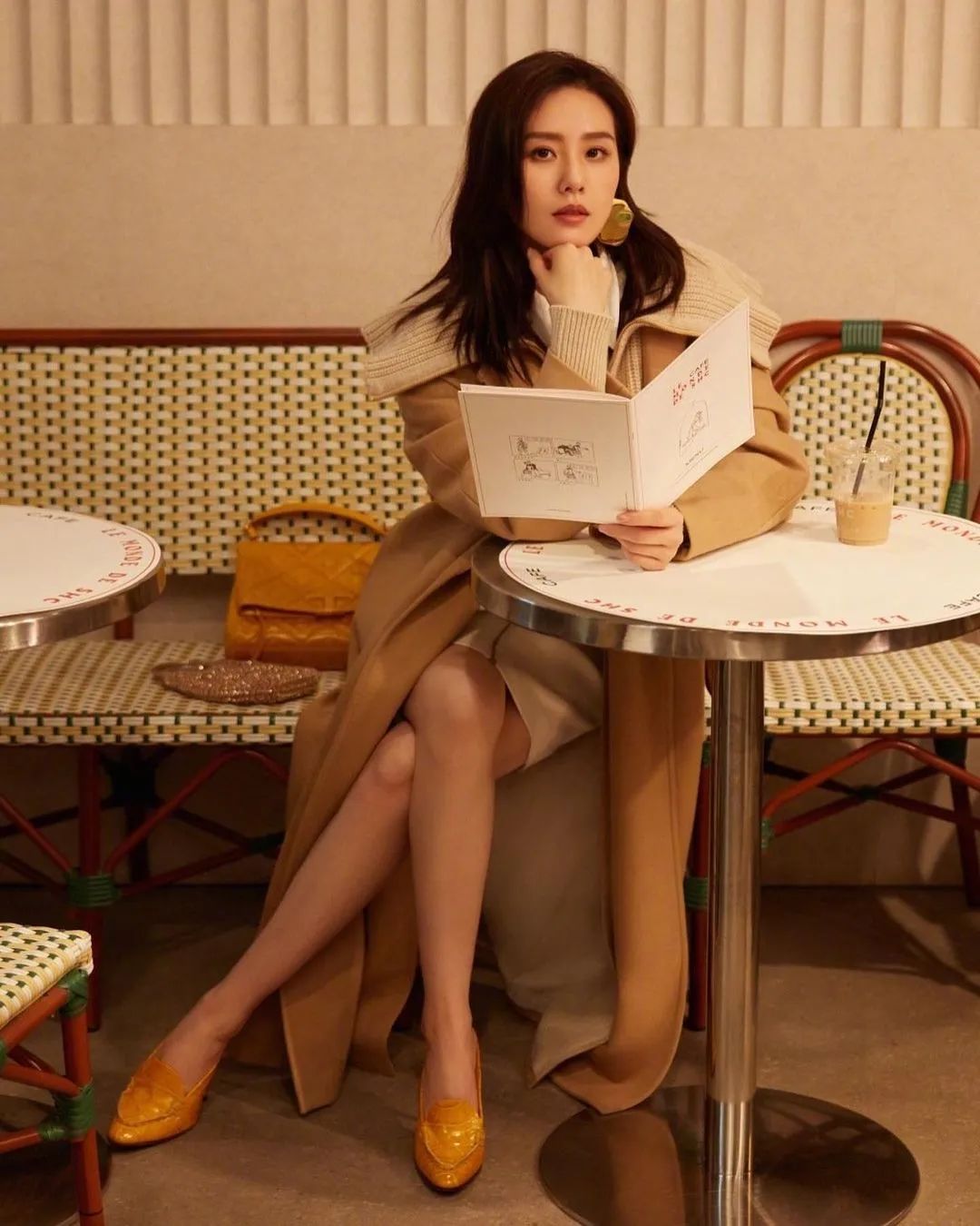 买了很多鞋子,买了那么多鞋子穿不过来