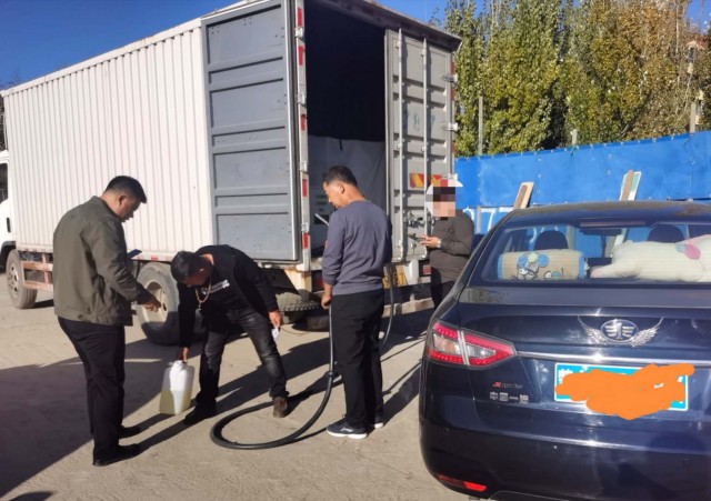 记者暗访黑加油站市场,记者暗访呼和浩特黑加油站