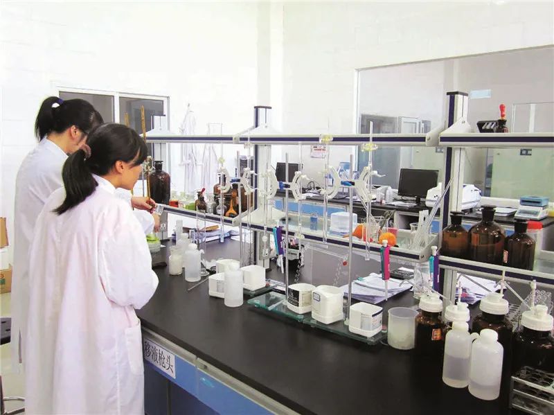 舟山最好吃的烤鱿鱼丝,烧烤鱿鱼虾脆卷零食加工厂