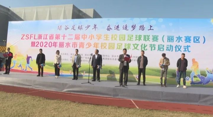 来看看足坛的帅哥,来看看足球的帅哥们