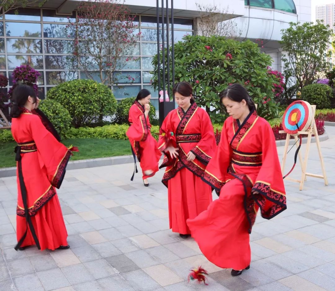 中国传统体育项目踢毽子,踢毽子户外运动