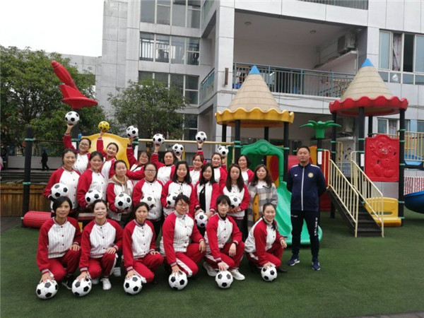 乡村幼儿园足球特色活动展示,幼儿园足球特色课程通知
