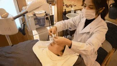 痘痘挤出黄水还是血水,痘痘挤出来的白色乳浆是什么