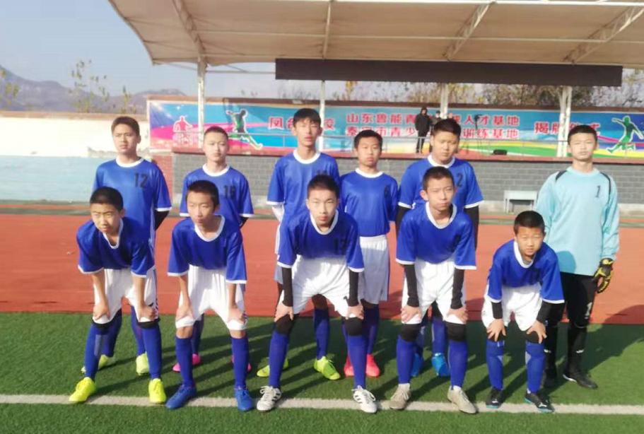 泰山足球小将丨初中组新泰教体队少赛1场，仍高居B组榜首