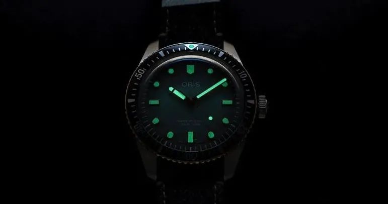 戴最亮的表，成为夜晚最靓的仔