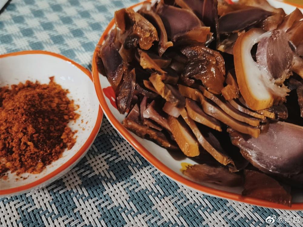 成都又新添一大波“明星店”!关晓彤的奶茶、黄晓明的复古烤肉、网红厨师王刚的秘制卤菜…都来啦