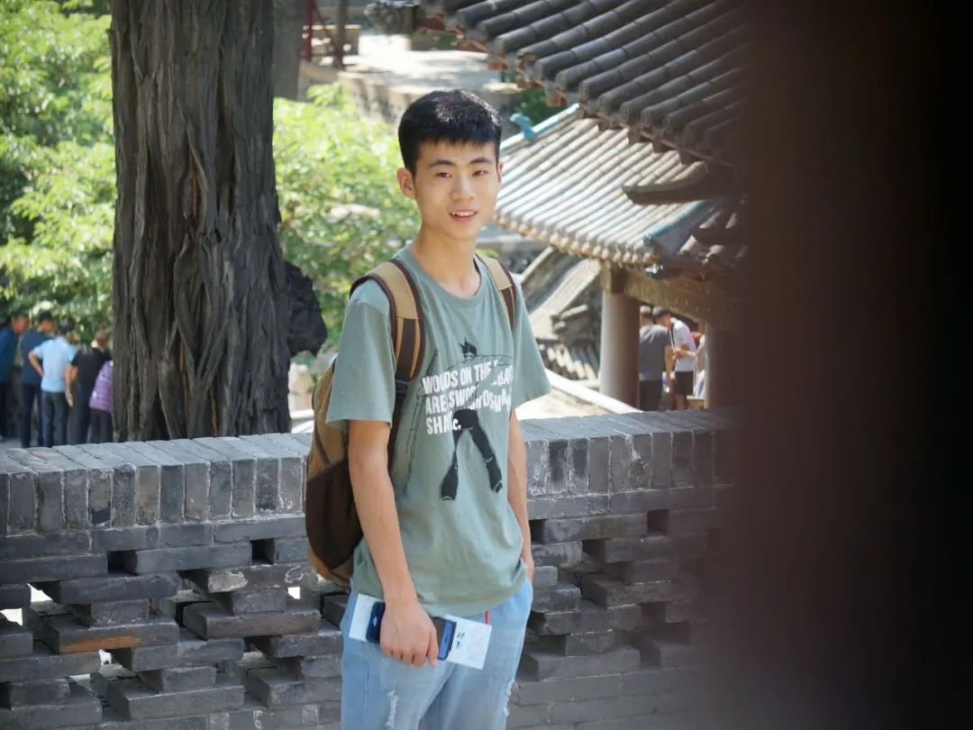 向优秀看齐向榜样靠拢,向优秀的前辈们看齐