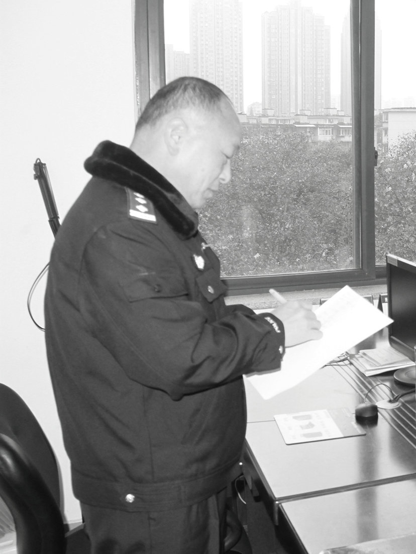 成都市公安局牺牲民警,在执法执勤中牺牲的公安民警