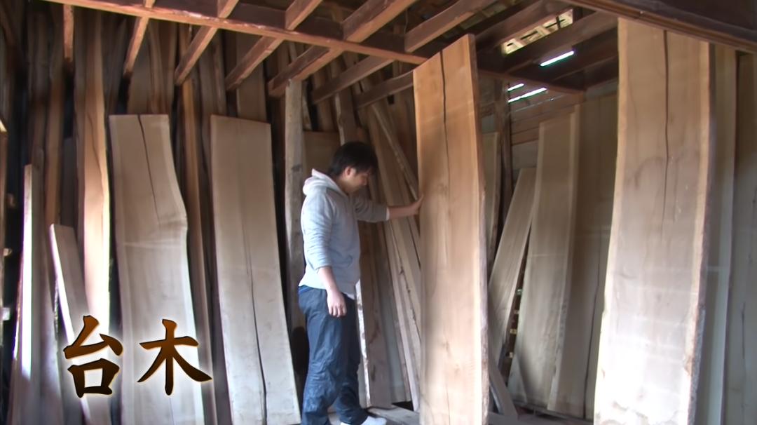 本人25岁做机械制造四年,日本小伙做了一把纸刀