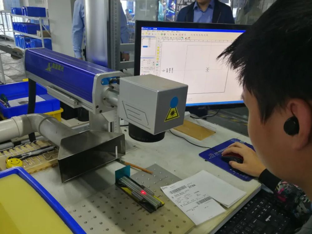 靠“一把刷子”，他们做成了“单打冠军”