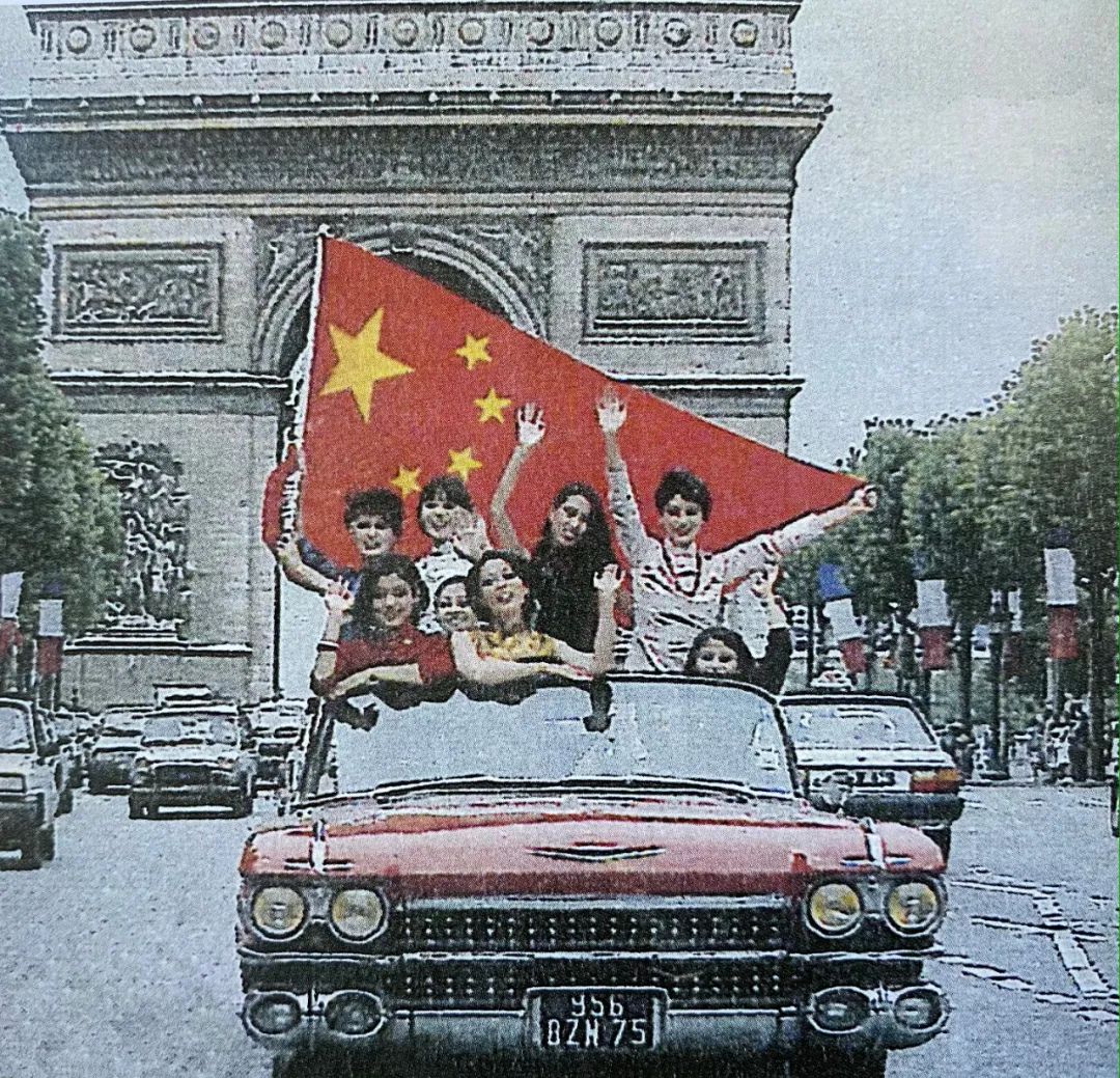 皮尔卡丹职业装,法国时装设计大师皮尔卡丹视频