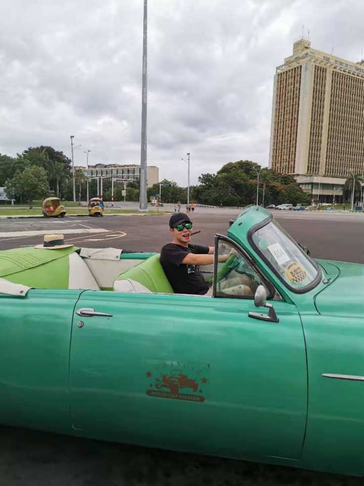 董董飞澳洲-董董待在家里守阵地-董董要失业-董董，2020年一个朋友圈名字的心酸历程