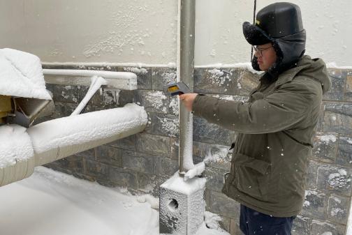 八角电厂迎战暴风雪“雪窝”里奋斗出“暖流”歌