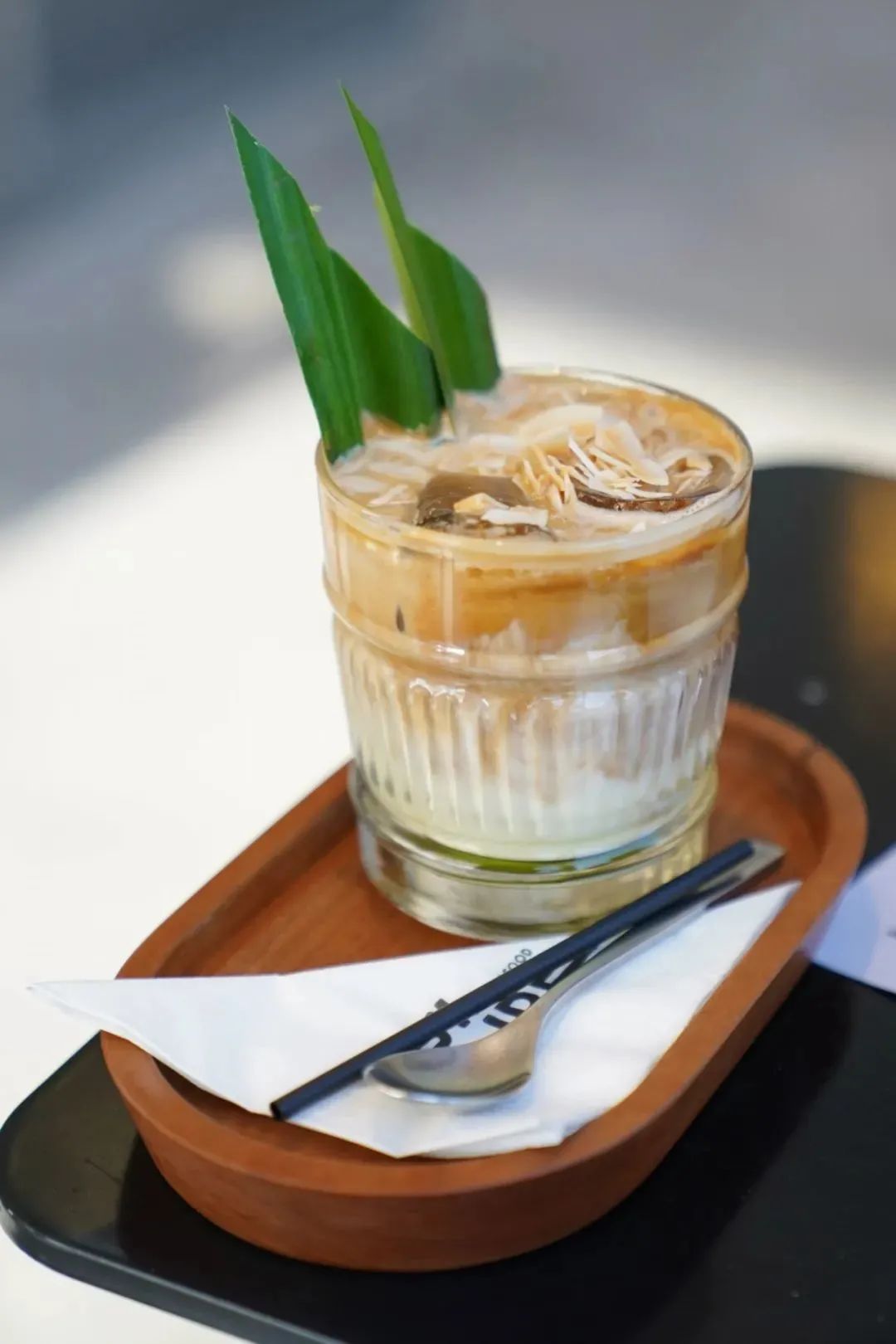 一杯coffee加“滨”，谢谢！