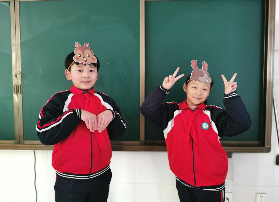 为校园添色彩,为校园生活增添一丝色彩