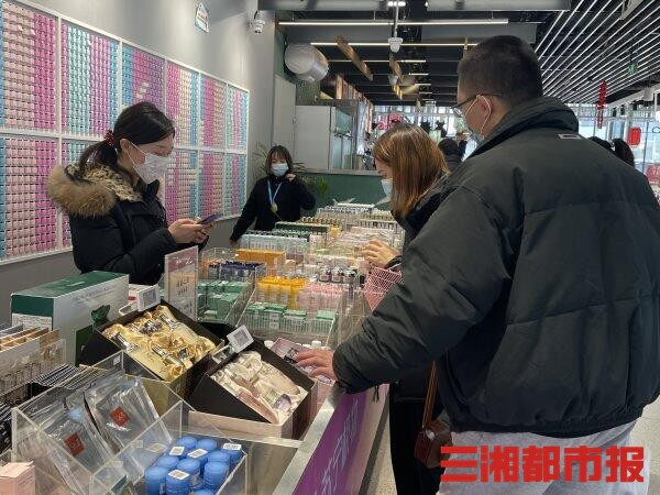 化妆品正品小样从什么渠道购买,化妆品小样大揭秘