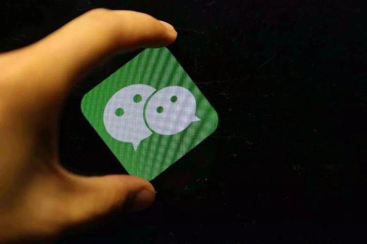 特写|微信10年,人们靠它赚钱又因它焦虑