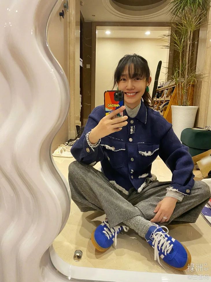 白百何坎肩卫衣,白百何ootd穿搭