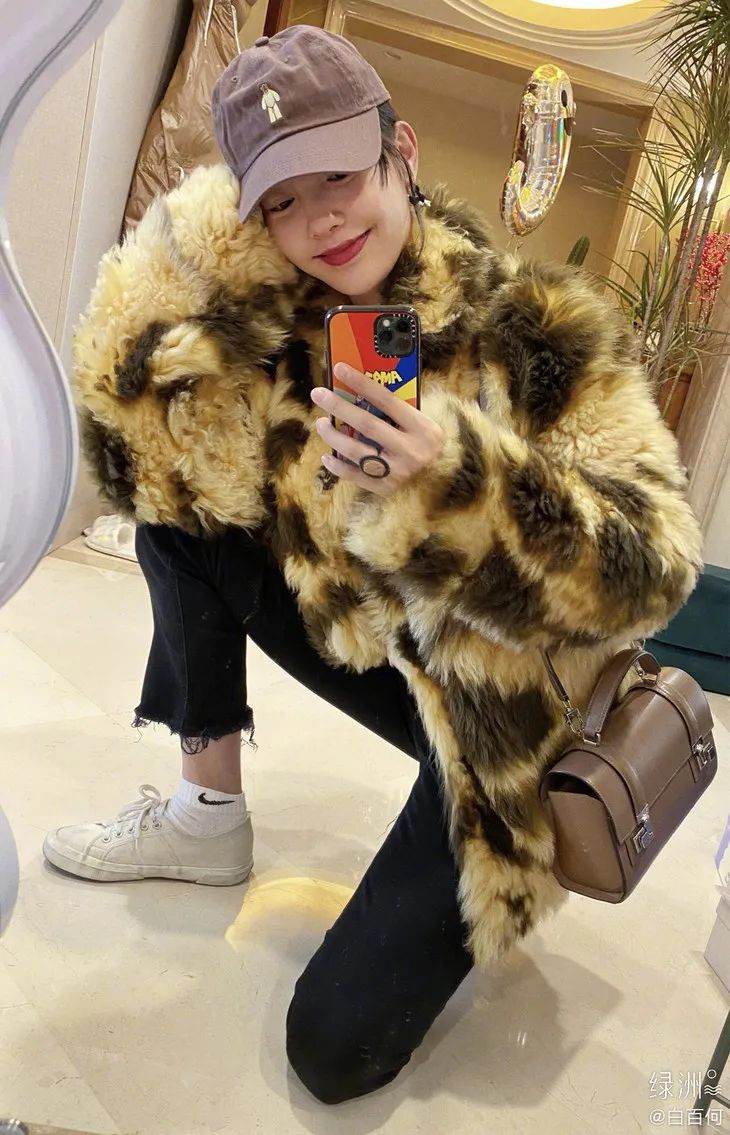 白百何坎肩卫衣,白百何ootd穿搭