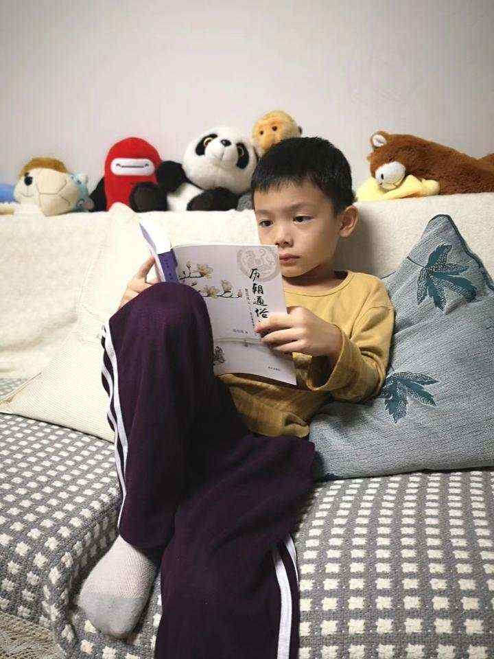 适合孩子看的诗词大会,能背700首古诗的孩子