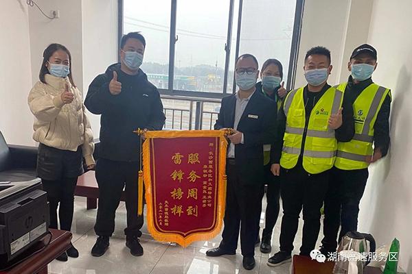 春运一线旅途中这些画面暖心,春运出行路上湖南交通人暖心守护