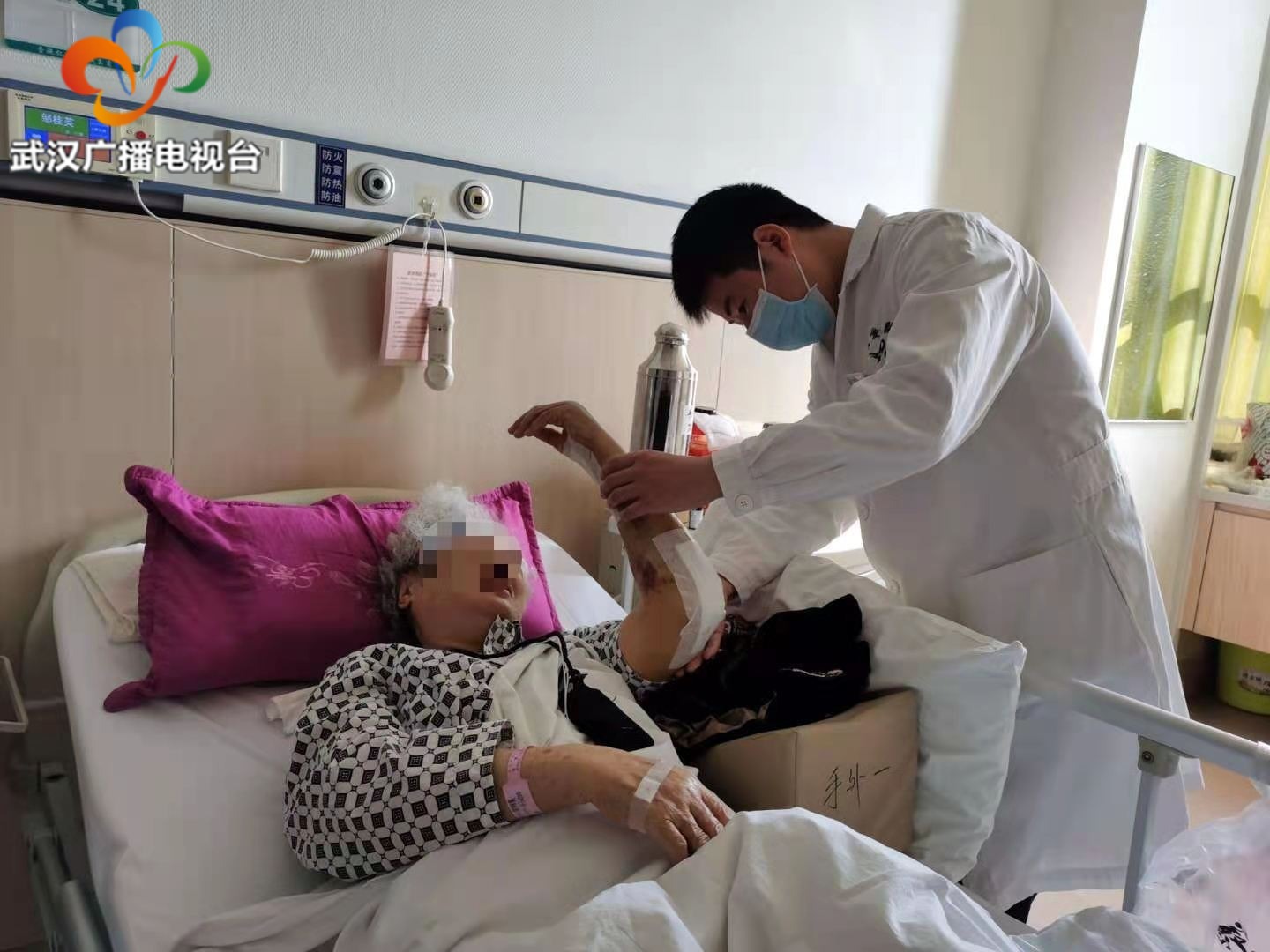 婆婆手腕骨折,手骨太硬手镯取不下来怎么办