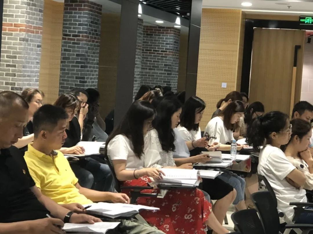 锻造社区书记队伍,高素质社区队伍