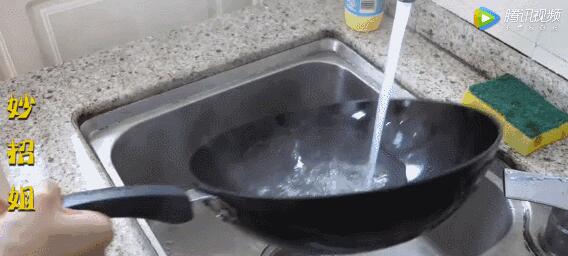 铁锅生锈就扔了好浪费,家里铁锅老是生锈是好锅吗