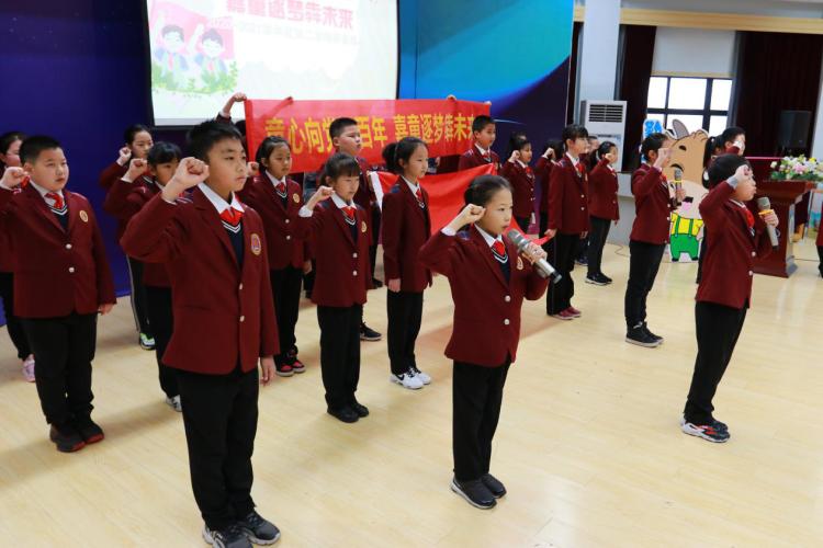 岛城学子“犇”向新学期，开学第一课传递满满正能量